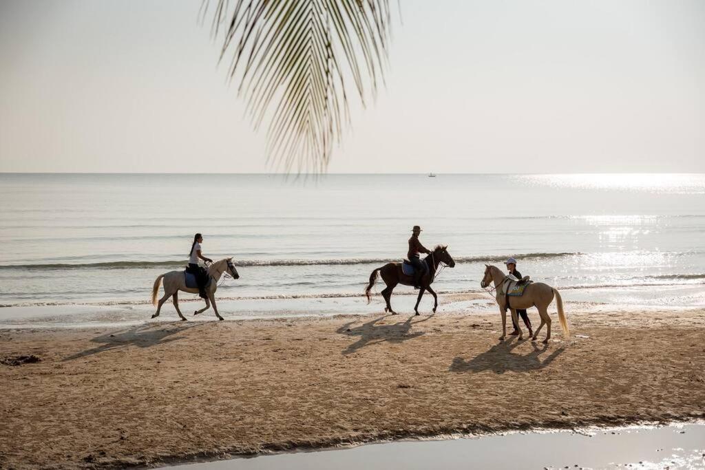 Apartment Beachfront At Huahin Khao Tao